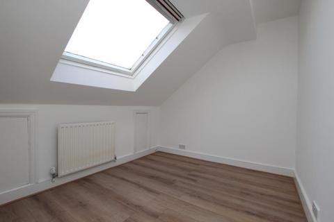 5 bedroom terraced house to rent, Headstone Drive, Harrow