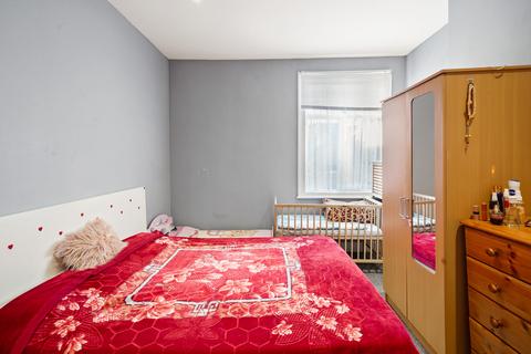 2 bedroom maisonette for sale, Howard Road, London