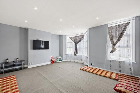 2 bedroom maisonette for sale, Howard Road, London, NW2