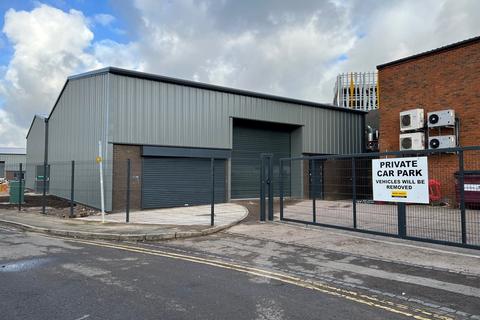 Industrial unit to rent - Johnstone's Trading Estate, Slippery Lane, Hanley, Stoke-on-Trent, ST1 4JA