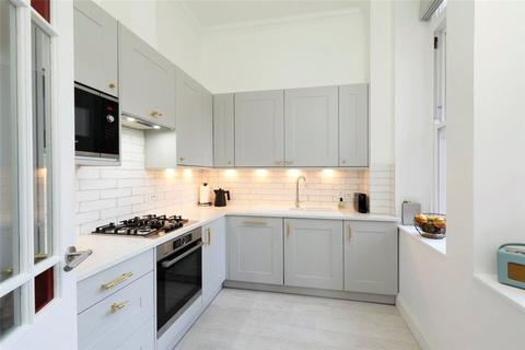 3 bedroom flat for sale, The Downs, Wimbledon, SW20