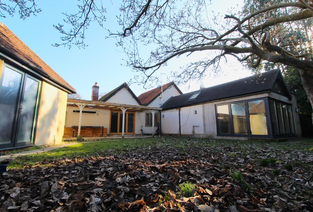 Church Road, Byfleet 2 bed detached bungalow £525,000