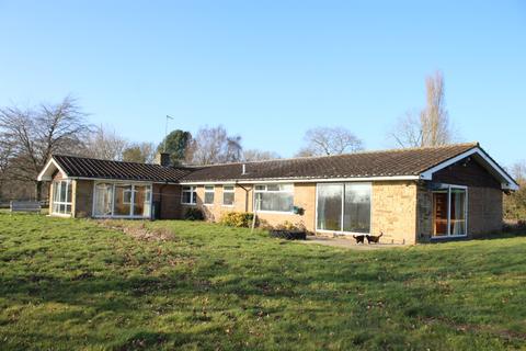 4 bedroom detached bungalow to rent - Wood Lane, Barston