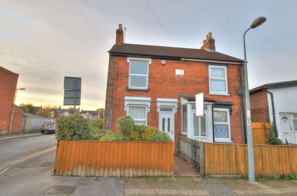Levington Road, Ipswich 2 bed semidetached house to rent £850 pcm (£