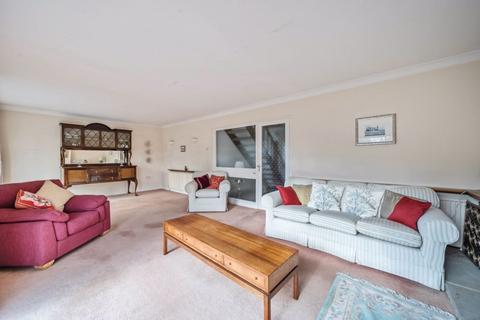 40a Monahan Avenue, Purley, CR8 3BA