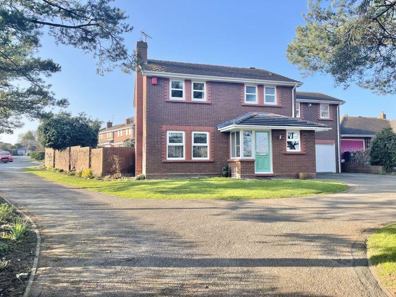 Lawnswood, Sutton Coldfield, B76 1TW 5 bed detached house for sale £