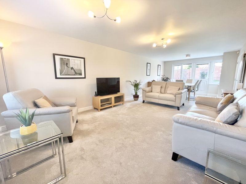 Lawnswood, Sutton Coldfield, B76 1TW 5 bed detached house £625,000