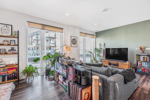 3 bedroom apartment to rent, Arbor House, London, SE14