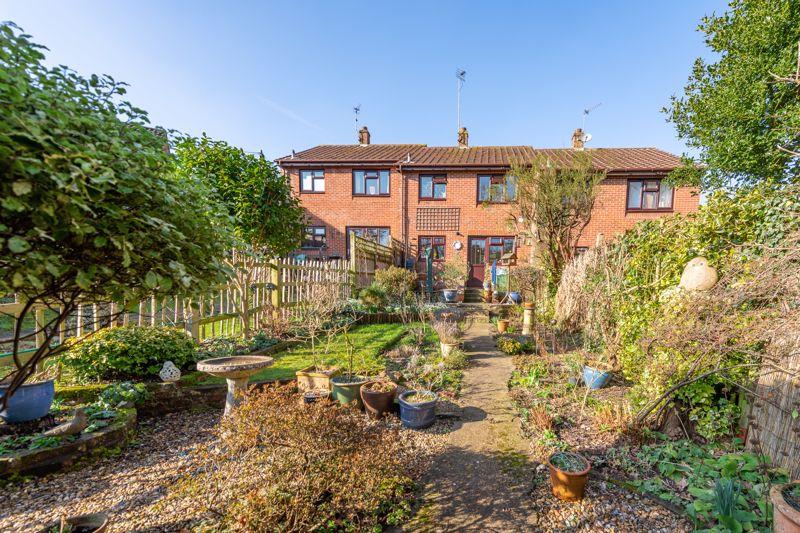 Manor End, Uckfield 3 bed terraced house £315,000