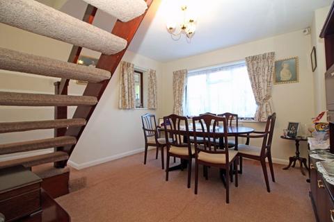 96 Fairdene Road, Coulsdon, CR5 1RF