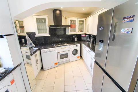 4 bedroom semi-detached house for sale, Rothesay Avenue, Greenford