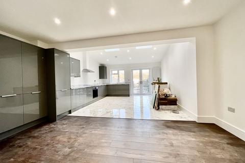 4 bedroom terraced house to rent, Lynhurst Crescent, Hillingdon, UB10