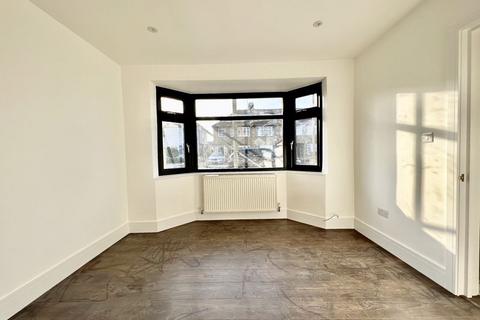 4 bedroom terraced house to rent, Lynhurst Crescent, Hillingdon, UB10