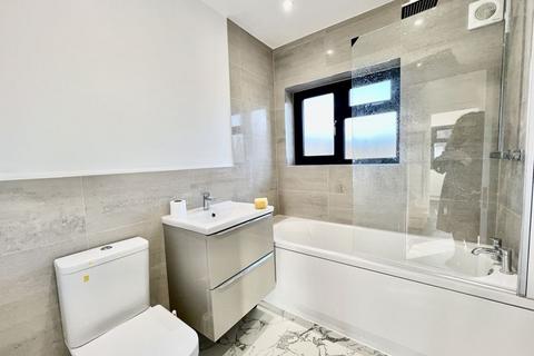 4 bedroom terraced house to rent, Lynhurst Crescent, Hillingdon, UB10