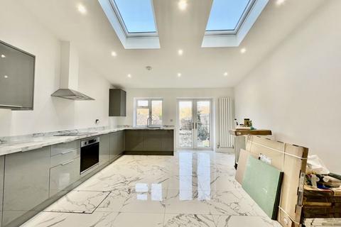 4 bedroom terraced house to rent, Lynhurst Crescent, Hillingdon, UB10
