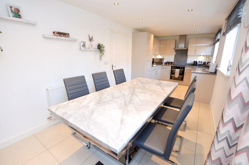 Kitchen / Dining...