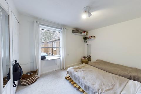 48 Hew Clews, Bradford, BD7 4RF