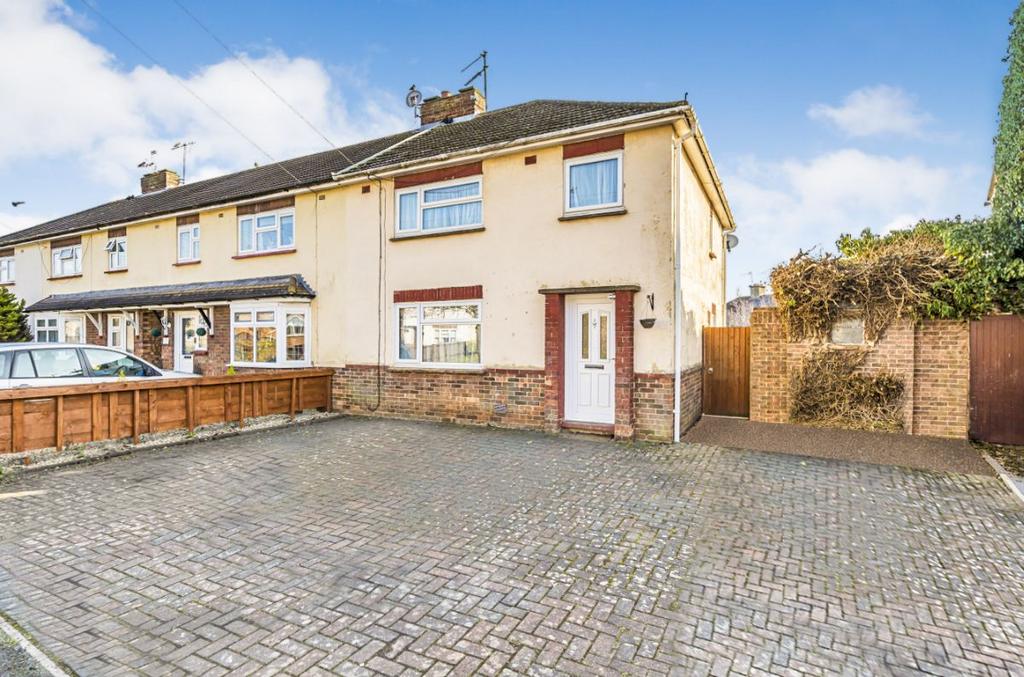St. Johns Road, Bletchley, Milton Keynes 3 bed end of terrace house £