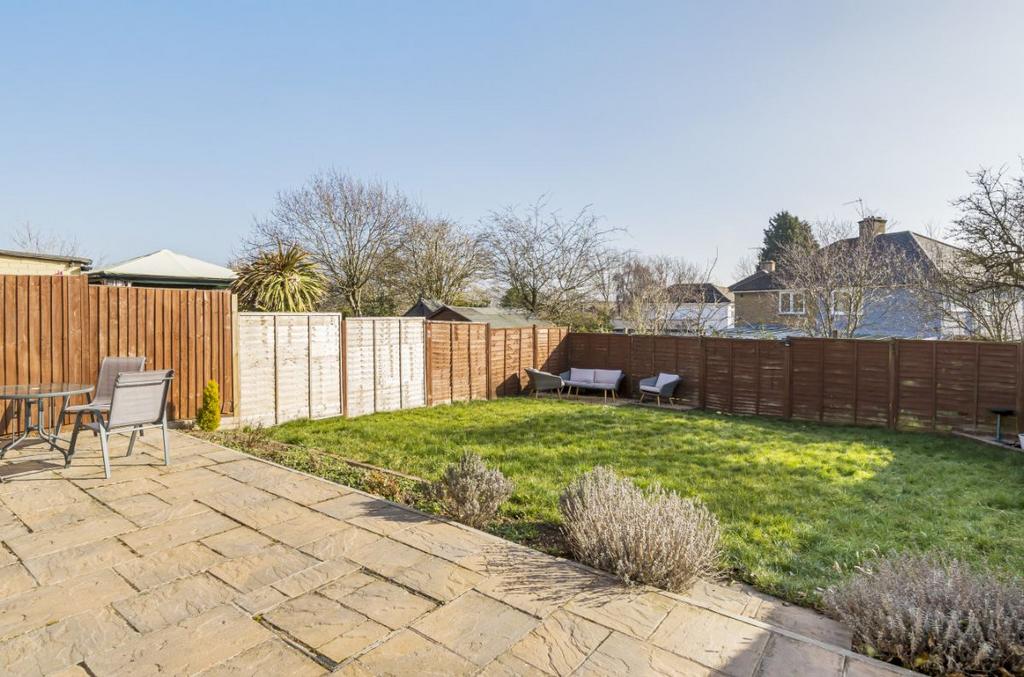 St. Johns Road, Bletchley, Milton Keynes 3 bed end of terrace house £