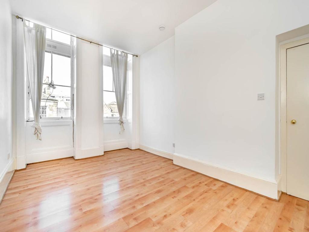 Constitution Street, Leith, Edinburgh 1 bed flat £895 pcm (£207 pw)