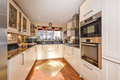 2 Bingley Close, Alton, GU34 2ER