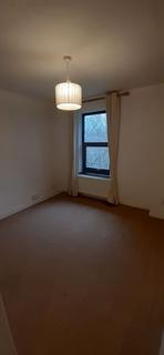 2 bedroom property to rent, Two bedroom flat, Grovelands Close, London