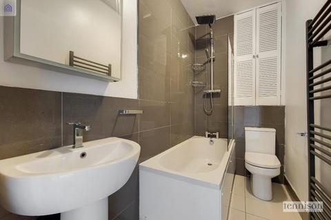 2 bedroom flat to rent - Oxford Avenue, Wimbledon Chase, SW20 8LS