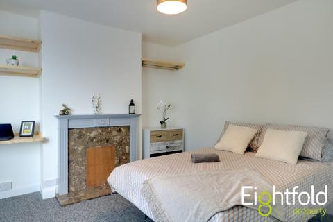 5 bedroom end of terrace house to rent, Canfield Road, Brighton