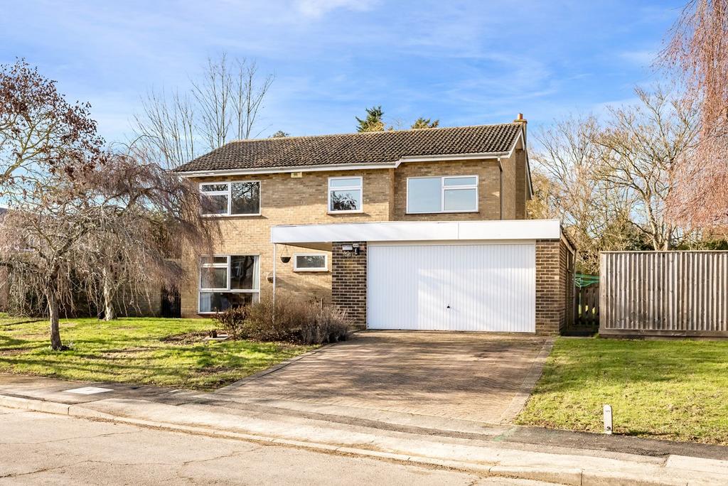 Beech Avenue, Great Stukeley, Huntingdon, PE28 5 bed detached house for