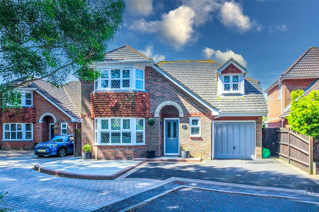 Seddon Close, Barton on Sea, New... 4 bed detached house for sale £