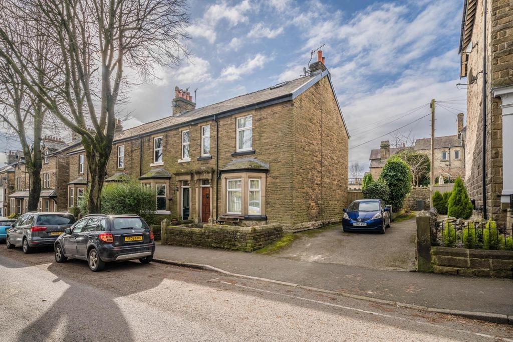 Darwin Avenue, Buxton, SK17 5 bed end of terrace house £359,995