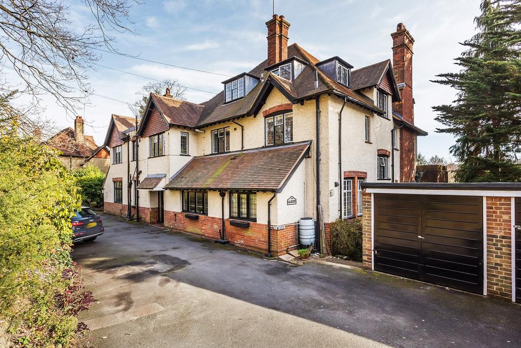 Bluehouse Lane, Oxted, RH8 2 bed apartment for sale £550,000