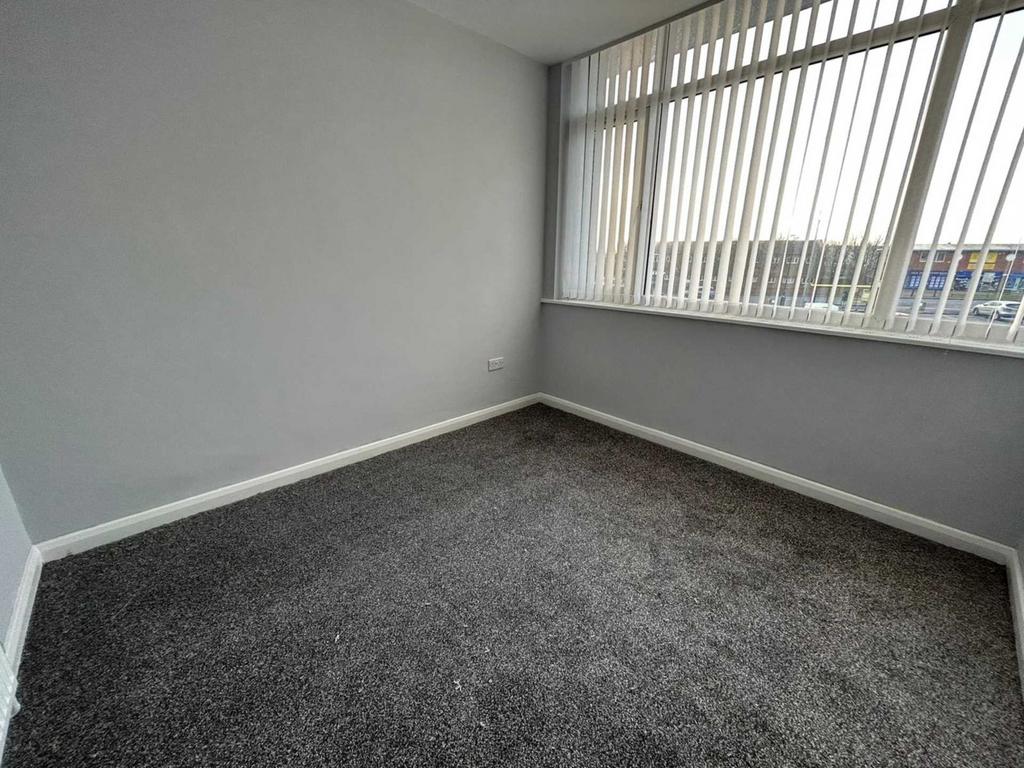Central Square, Maghull 2 bed apartment £675 pcm (£156 pw)