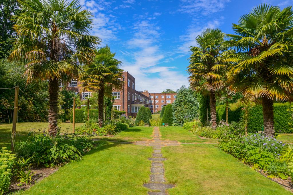 Meadowside, Cambridge Park, Twickenham, TW1 1 bed apartment £1,400