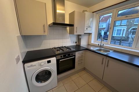 2 bedroom flat to rent, Flat ,  Mill Lane, Romford