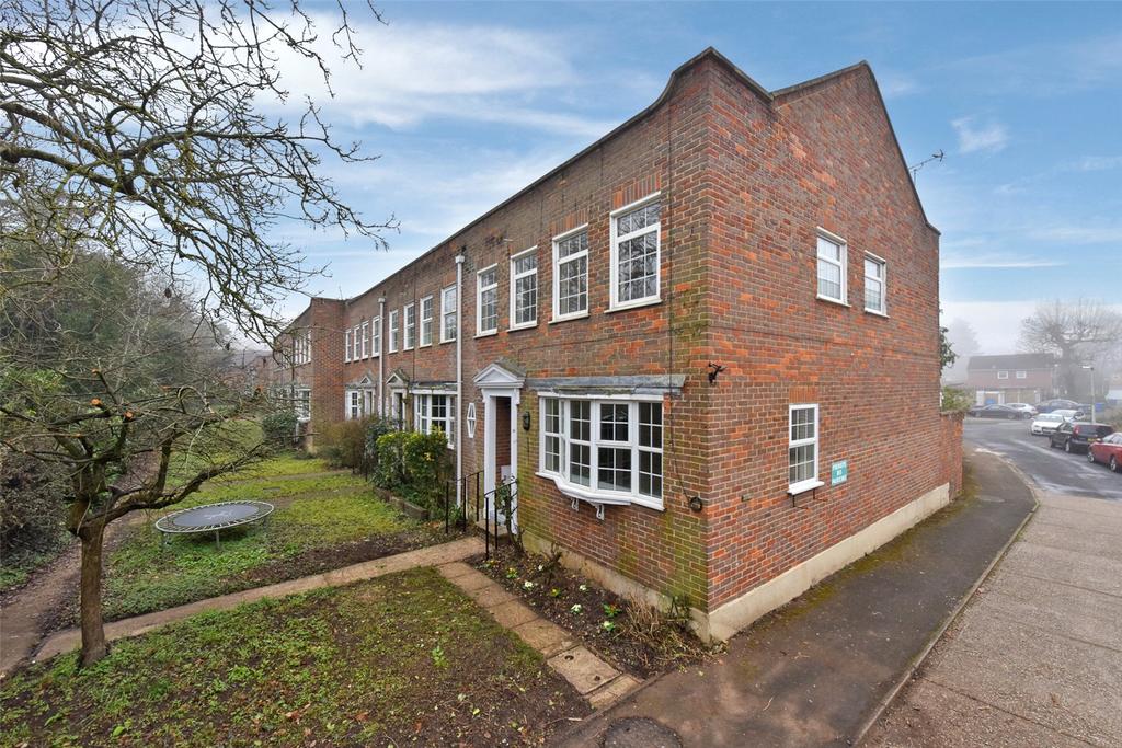 The Farthingales, Maidenhead, Berkshire, SL6 3 bed end of terrace house