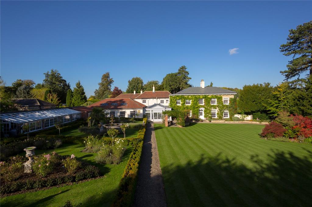 Grimston, Tadcaster, North Yorkshire, LS24 6 bed detached house for