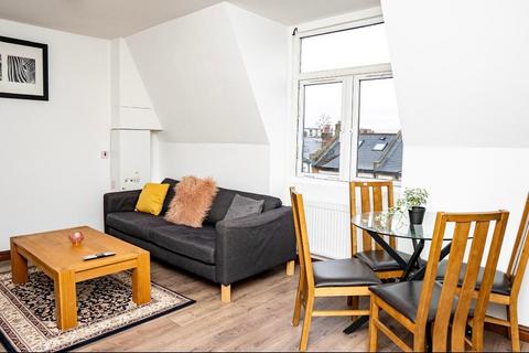 2 bedroom flat to rent, 296A Haydons Road, London