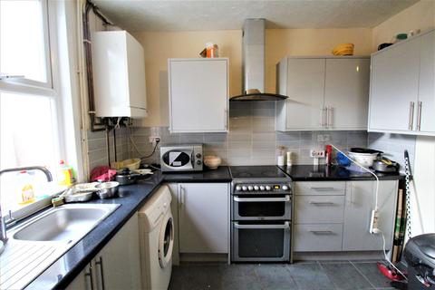 3 bedroom terraced house for sale - London Road, Grays