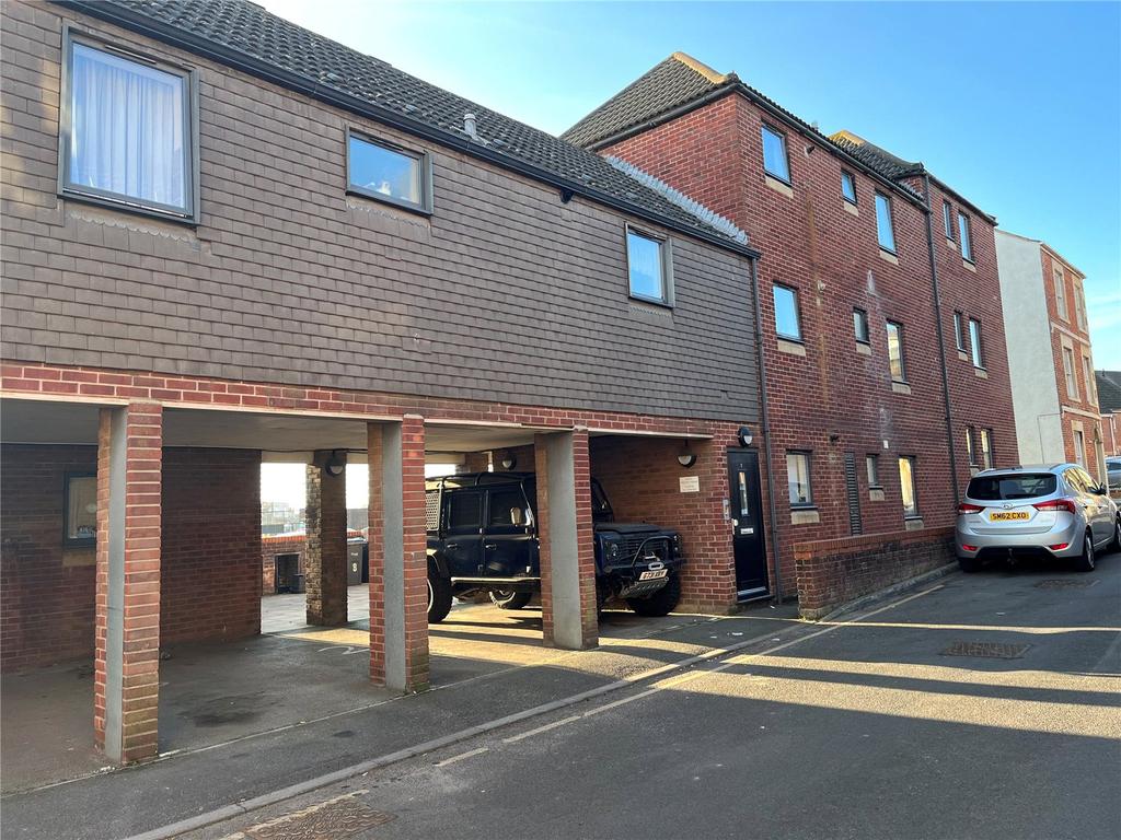 Upper Broad Street Court, Trowbridge 2 bed apartment £825 pcm (£190 pw)