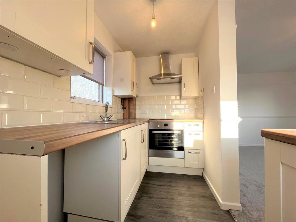 Upper Broad Street Court, Trowbridge 2 bed apartment £825 pcm (£190 pw)