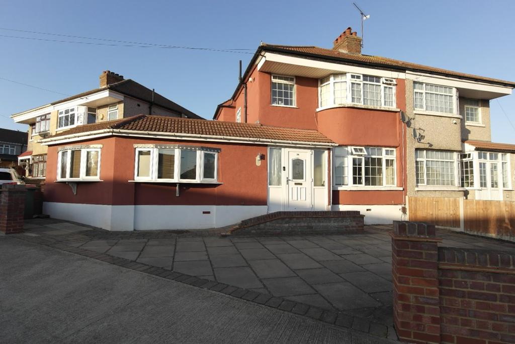 Heather Avenue, Romford 4 bed semidetached house £2,250 pcm (£519 pw)