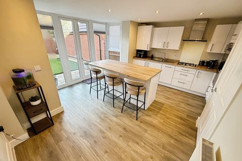 3 bedroom semi-detached house to rent, Pickering Drive, Blackfordby, DE11