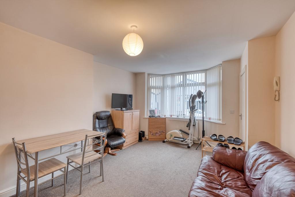 Hewell Road, Batchley Redditch B97 6BA 1 bed end of terrace house £