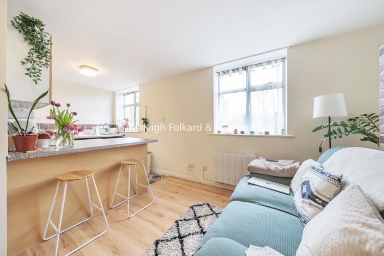 Bell Green Lower Sydenham SE26 Studio £1,050 pcm (£242 pw)
