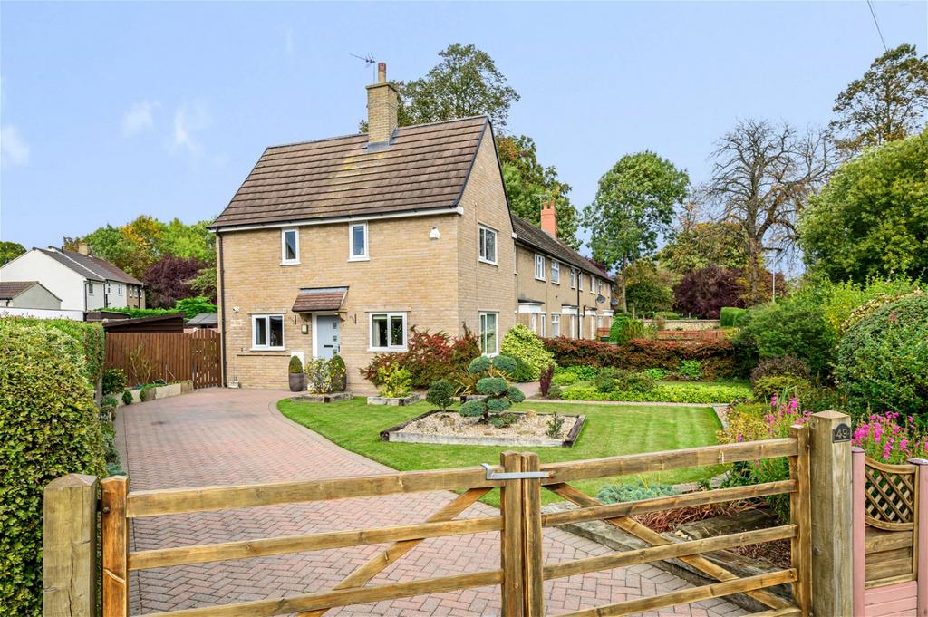 Wetherby, Third Avenue, LS22 2 bed end of terrace house £240,000