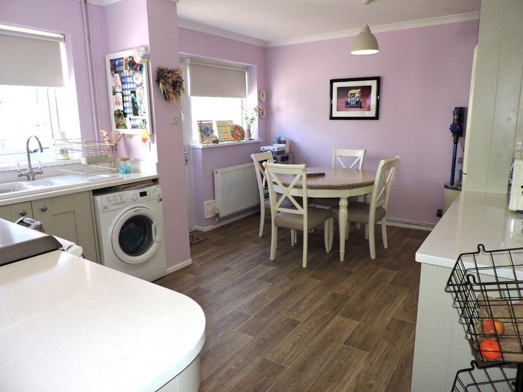 Llwyn Y Bryn, Bonllwyn, Ammanford, SA18 3 bed detached house for sale