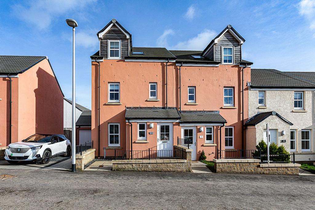 24 Knoll Park, Galashiels TD1 2TF 4 bed terraced house £185,000