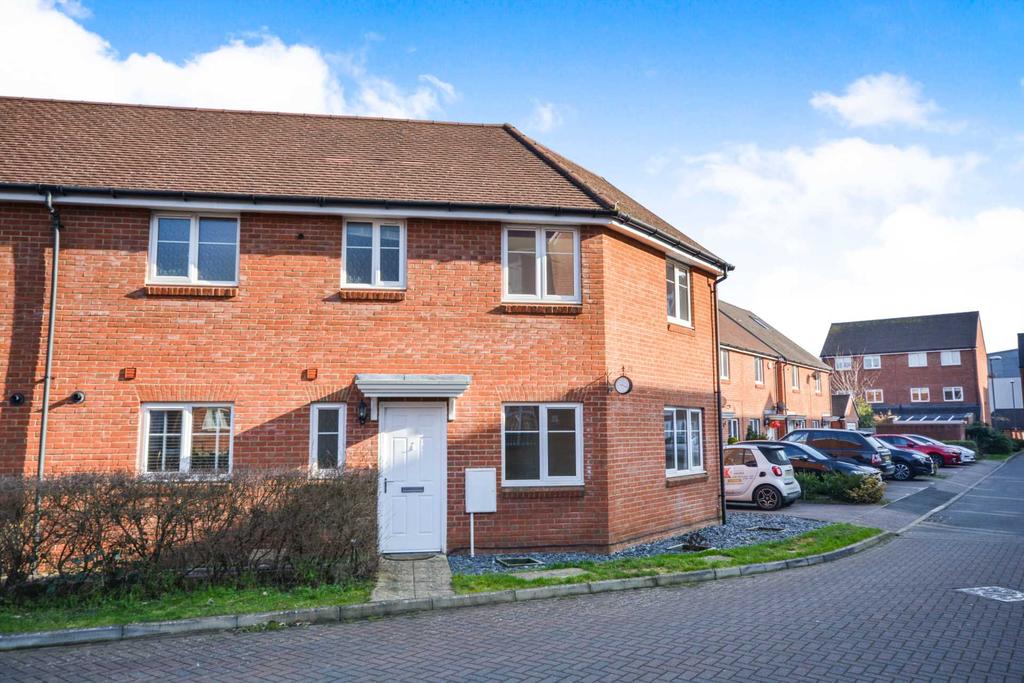 The Bramblings, Amersham 3 bed terraced house £2,000 pcm (£462 pw)