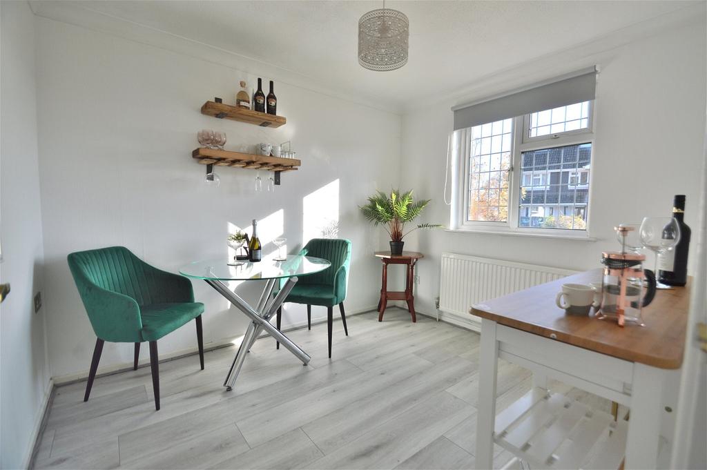 Mitre Copse, Eastleigh... 4 bed detached house £400,000